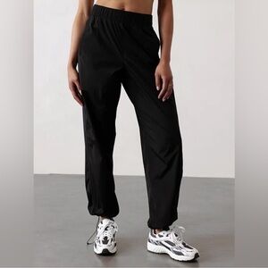 NWT! Athleta Black Water Repellant Rise Pant Joggers - XS 472261 🛍️